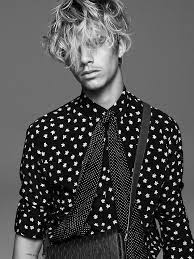 Insomma questa collaborazione con saint laurent sembra essere solo l'inizio di una lunga carriera nel mondo della moda. Romeo Beckham Models Saint Laurent Men Fall Winter 2021 Looks