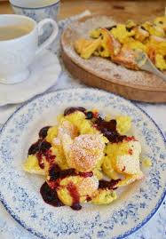 Fluffiger Winterzauber Topfenschmarrn Mit Beerenroster Topfenschmarrn Osterreich Essen Rezepte