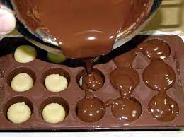 Nein, mit unserem rezept gelingt ihnen das leicht und mit unseren tricks zum verzieren werden kleine meisterwerke für den überzug der pralinen: Pralinen Selber Machen Pralinen Rezepte Mit Marzipan Nougat Krokant Mit Silikonform Rezept Pralinen Selber Machen Rezept Pralinen Selber Machen Pralinen Rezepte