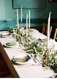 Weiss Gold Und Greenery Ergeben Einen Modernen Und Edlen Farbcode Der Sich Durch Eure Gesamte Hochzeit Zieh Hochzeit Gedecke Hochzeit Grun Blumen Fur Hochzeit