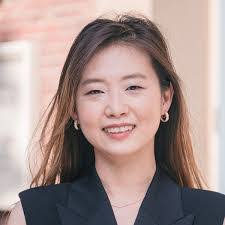 Lisa Dirks's Instagram, Twitter & Facebook