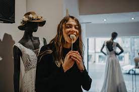 Second hand brautkleider | suchst du nach einem günstigen, aber dennoch qualitativ hochwertigem brautkleid? Heiraten In Rottweil Neue Brautmoden Boutique Mit Hochzeitsplanerin Bereichert Rottweiler Innenstadt Rottweil Inside