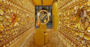 Karlie kloss teaches us how to say 'swarovski'. Swarovski Unveils An Updated Swan Logo New Concept Store