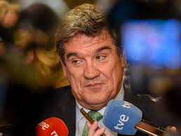 Escrivá afirma que el acuerdo para la reforma de pensiones «robustece» el  sistema