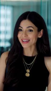 Victoria Justice como Dylan Pryor na série Suits L.A, estreia dia 23 de  fevereiro na NBC.