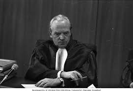 Nachlass des Bundesverfassungsrichters Helmut Simon im Bundesarchiv  zugänglich