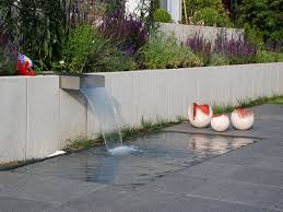 Brunnen und wasserspiel kombination aus becken in edelstahl und rückwand mit wasserschütte aus corten. Fmh Wasserbecken Fmh Metallbau Und Holzbau Stuttgart Fellbach