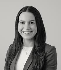 Lorena Alfonso is a litigation lawyer in Dinsmore's Miami office.
