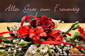 Grusskarten Zum Internationalen Frauentag Am 8 Marz Mit Bunten Blumenstraussen In 2020 Frauentag Gluckwunsche Zum Frauentag Frau