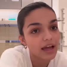 Tama ka na KZ Tandingan. Wag na kase mag Snow White. Tamang kanta ka nlng  po🤧