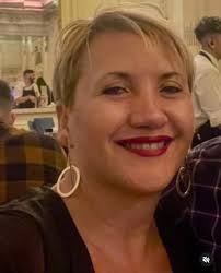 Te vamos a extrañar Silvina Martinez Porta. Gran compañera de Promoción en  el ISER. GRAN locutora. Gran periodista. Divertida. Siempre recuerdo tu  aliento al llegar de Corrientes con un "dale correntino que