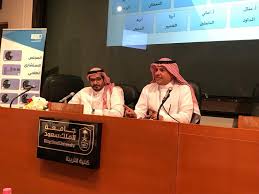 تقع جامعة الملك عبد العزيز في جدة الواقعة قبالة البحر الأحمر، وقد تأسست الجامعة عام 1967 كجامعة خاصة تحمل اسم مؤسس المملكة العربية السعودية، الملك عبد العزيز آل سعود، لتلبية احتياجات التعليم العالي في الجزء الغربي من المملكة العربية السعودية. Ø§Ù„Ø´Ø§ÙŠØ¹ ÙŠØ¯Ø´Ù† Ø§Ù„Ù…Ø¬Ù„Ø³ Ø§Ù„Ø§Ø³ØªØ´Ø§Ø±ÙŠ Ø¨Ø§Ù„Ø¥Ø¯Ø§Ø±Ø© Ø§Ù„ØªØ±Ø¨ÙˆÙŠØ© Ø¨Ø¬Ø§Ù…Ø¹Ø© Ø§Ù„Ù…Ù„Ùƒ Ø³Ø¹ÙˆØ¯