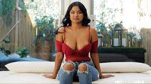 Numi Zarah - Free nude pics, galleries & more at Babepedia