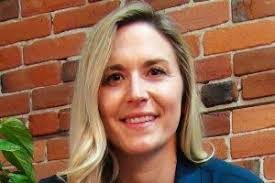 Lizzie Post's Instagram, Twitter & Facebook