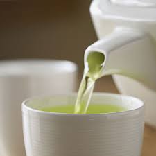3 Reasons To Drink Green Tea This Winter Health Com For green tea, fresh tea leaves are grown uncovered then harvested and steamed, which preserves most of its polyphenols, a class of phytochemicals with to maximize your health, aim to drink three to six cups of green tea per day, and feel free to substitute in some green tea extract or matcha too.