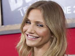 When we further look at her different hairdos, we notice that she has used her hair to astound her sunny personality eve more. Yes You Can Get Natural Highlights Like Cameron Diaz Newbeauty