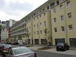 Der boden wurde neu mit laminat ausgelegt. 4 Zimmer Wohnung Zu Vermieten Wiesenstrasse 1 42105 Wuppertal Elberfeld Mapio Net