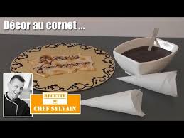 Decor Au Cornet Technique De Patisserie Par Chef Sylvain Youtube Patisserie Decoration Chocolat Decoration