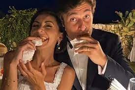 Ottobre 5, 2020 staffersurvivedtheshows 0 comments da sempre molto riservato sulla sua vita privata, l'attore abruzzese lino guanciale racconta per la prima volta a tu style la sua storia d'amore con antonella liuzzi , la donna che ha sposato inaspettatamente lo scorso 19 luglio. Lino Guanciale E Antonella Liuzzi Le Festa Di Nozze Arriva A Un Mese Da Si