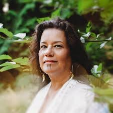 Tansi ! Greetings ! My name is...