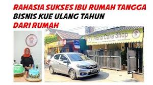 Kue barongko disuguhkan dalam bungkus daun pisang. Contoh Proposal Usaha Kue Ulang Tahun Berbagai Kue Cute766