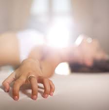 A masturbação matinal da minha gata com orgasmo intenso e prazeroso