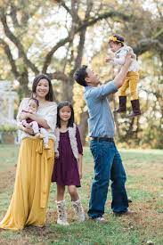 Fall Family Photos Family Photo Outfit Ideas Family Photo Session Mustard Yellow Skirt Family P Familienkleidung Familienbild Kleidung Familienfoto Outfits