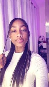 Lela Durbin's Instagram, Twitter & Facebook