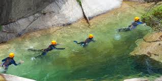 On trouve autour des gorges du tarn de nombreux établissements de camping prêts à vous accueillir et à vous offrir tout ce dont vous avez besoin pour des piscines, des toboggans, des jacuzzis, etc. Canyoning Dans Les Gorges Du Tarn Canyoning Verdon