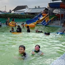 Di daerah ini, cukup banyak kolam renang dengan variasi wahana, fasilitas, dan juga pemandangan yang menarik. Libur Lebaran Wisata Kolam Renang Di Bandung Ramai Wisata Pasangmata