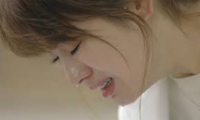 'Cấm vận' chồng để trừng phạt anh, cuối cùng lại dâng chồng cho người đàn  bà khác