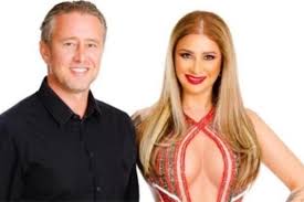Ea a fost filmată în timp ce se atingea lasciv în faţa camerei web, imagini care au făcut furori pe internet. Anamaria Prodan La Capatul Puterilor Sunt Probleme Intre Mine Si Reghe Cine Sunt Florentina Raiciu Sau Corina Gura De Aur Sa Vorbesc Despre Ele Nu Exista Pentru Mine Mobile