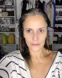 Sin filtros! María Fernanda Callejón se mostró al natural a más de un mes  de haber comenzado la cuarentena. "La verdad de la milanesa. 40 días de  confinamiento", escribió la actriz junto