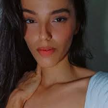 Lorena Dias's Instagram, Twitter & Facebook