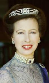 Laura lopes, the daughter of camilla, duchess of cornwall and her first husband. Zara Phillips Wedding Mike Tindall S Bride Borrowed Great Grandmother S Tiara Daily Mail Online