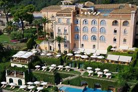 It has a 4.5 overall guest rating based on 685 reviews. Best Luxury Hotels On The Amalfi Coast Huffpost Life