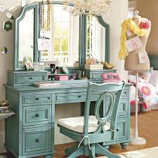 An Eye Catching Bedroom Makeup Vanity Table To Improve Your Beauty And Your Room Lovely Vintage Blue Va Girls Bedroom Furniture Home Decor Shabby Chic Dresser