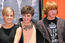 Autour de lui, il y a plein de gens qu'on aime (genre drago malefoy) et quand on parle du loup…bon, lui, on sait tous que c'est un fdp des marécages. Personnages Principaux Film Harry Potter Harry Potter