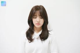 Layered hairstyles can do so much for your over all look, it is very easy to get done, and it is not really dependent on your hair length so short, medium, and long hair can all get layers added. Wavy Layered Cut Kpop Korean Hair And Style