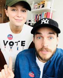 Ini 10 Fakta Menarik Kisah Cinta Chris Wood dan Melissa Benoist