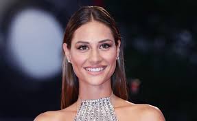 Per la ex tronista si tratta della terza gravidanza, dopo alessandro, nato dalla relazione con nicolas bovi, e bianca, 2 anni, nata dall'amore con marco conosciuto a uomini e donne. Beatrice Valli Da Uomini E Donne Alla Famiglia Tutto Sull Influencer
