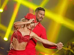 We have 82 free dance vector logos, logo templates and icons. Let S Dance Voting Panne Beim Finale Rtl Entschuldigt Sich Fur Abstimmungsfehler
