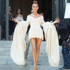 Check spelling or type a new query. Celine Dion Voici Ce Que Deviennent Ses Robes De Luxe Elle