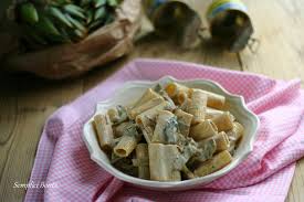 La ricetta della pasta carciofi e bottarga è l'altro abbinamento che avevo curiosità di provare dopo quello fave e bottarga.preparare la pasta carciofi e bottarga è ancora più semplice in quanto non bisogna sbucciare le fave quindi, se avete meno tempo o meno pazienza, con questa andate sul sicuro. Pasta Carciofi E Tonno