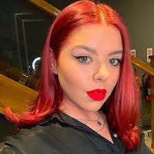 Shannon Baines's Instagram, Twitter & Facebook