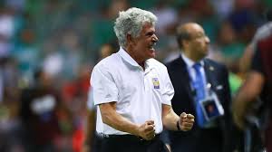 Ricardo el tuca ferreti resultó lesionado tras sufrir un aparatoso accidente vehicular en el tuca resultó con un golpe en el brazo derecho y otro en el pecho, ambos sin consideración, a causa del. Liga Mx Final Manager Tuca Ferretti Etches Name In History Book As Tigres Uanl Put An End To Club Leon S Record Season Goal Com