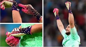 Jul 11, 2021 · italy goalkeeper gianluigi donnarumma wore two pairs of adidas predators during his nation's march to the euro 2020 final. Donnarumma S Barbed Gloves Attract Attention In The Italy Belgium Match At Euro 2020 Algulf