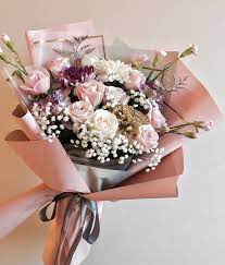 Tak ketinggalan cake, boneka, dan juga coklat yang akan semakin menambah kesan indah pada bouquet anda. Buket Bunga Segar Bunga Segar 700x821 Download Hd Wallpaper Wallpapertip