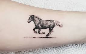 2 xăm xong có được ăn thịt bò, thịt gà không? Hinh XÄƒm Tuá»•i Ngá» Ngá»±a Ä'áº¹p Y NghÄ©a Cho Nam Ná»¯ True Art Ink