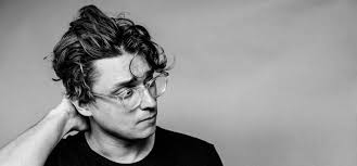 L'électro-pop contorsionniste d'Elliot Moss